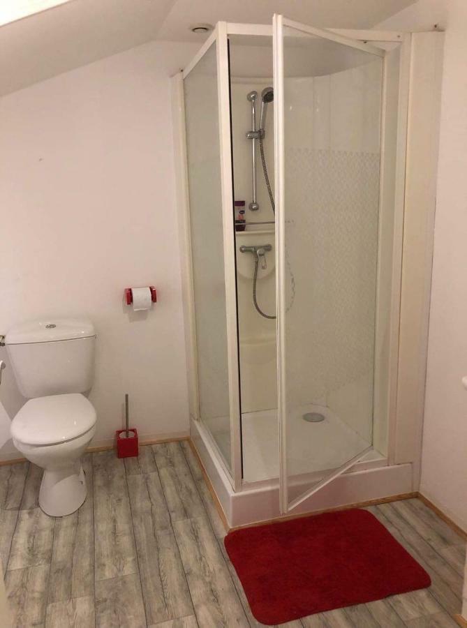 Appartement Face Au Donjon Пон Экстерьер фото