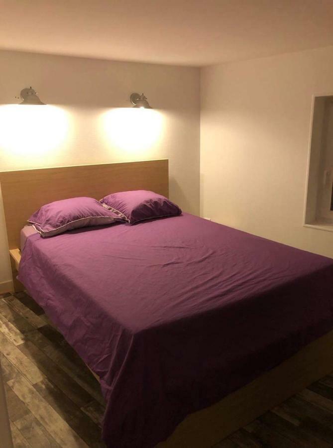 Appartement Face Au Donjon Пон Экстерьер фото