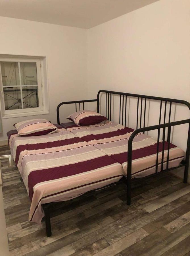 Appartement Face Au Donjon Пон Экстерьер фото